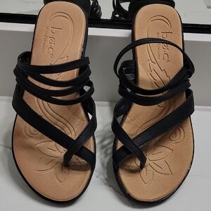 BOC BLACK STRAPPY SANDLES. SZ.7M